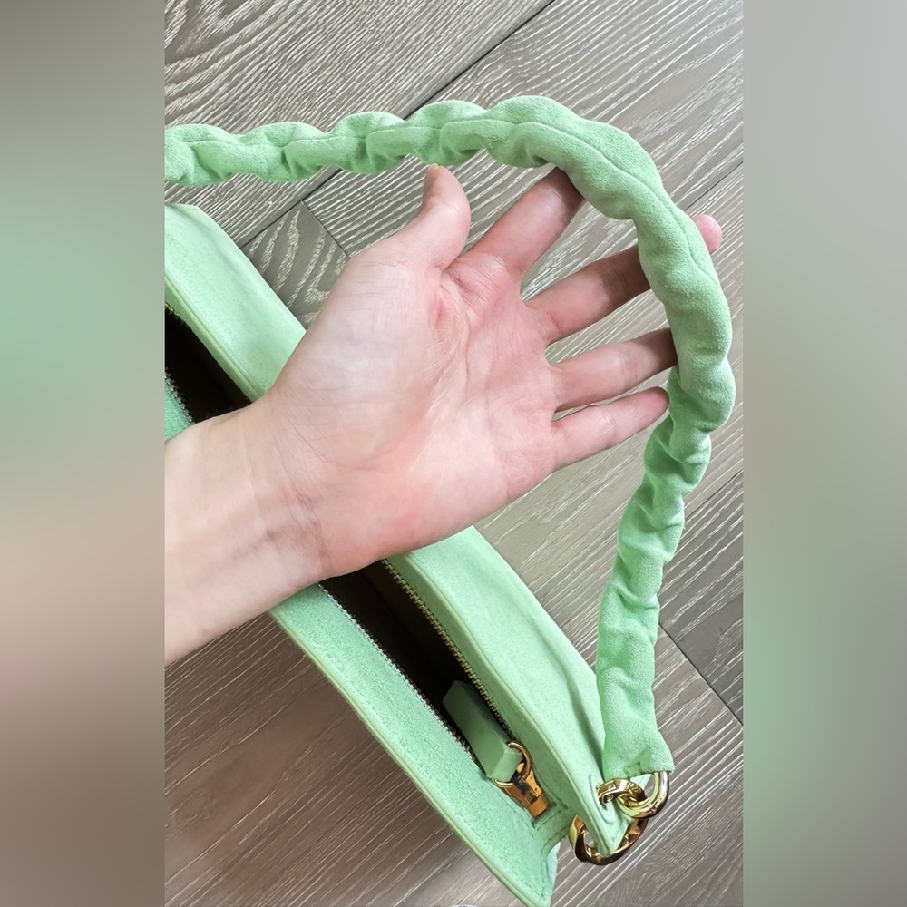 Jacquemus La Vague Shoulder Bag in Green - Picture 13 of 16